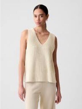 GAP 100 💯 % cotton Cream V-Neck Sweater Vest